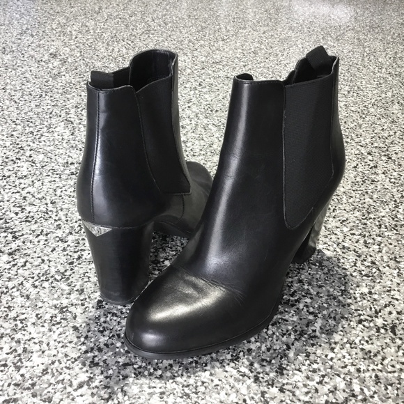 Michael Kors โฆ Lottie Genuine Leather 3.5" Heels Booties (size 7) - Picture 3 of 9